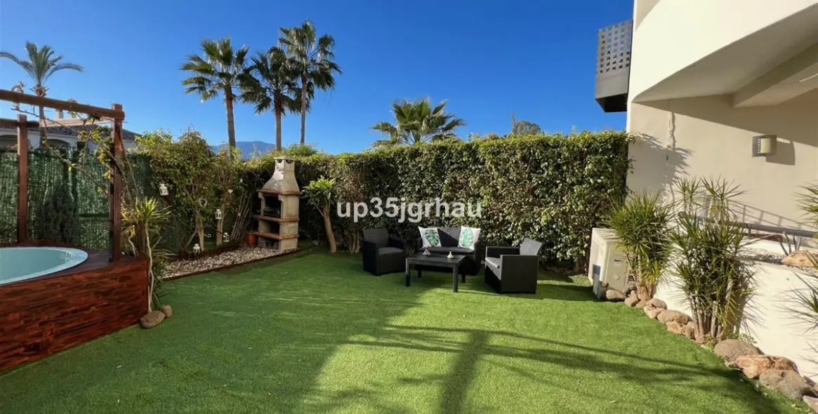 Sale of ground floor apartment in Estepona 10