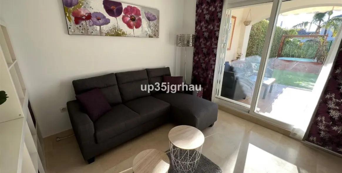 Sale of ground floor apartment in Estepona 11