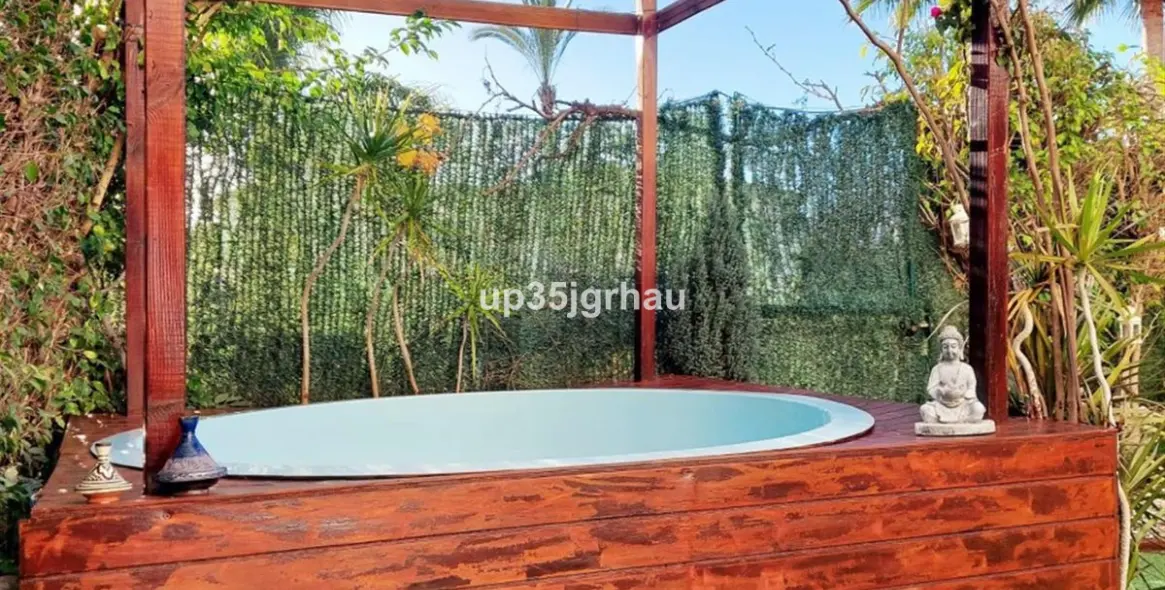 Sale of ground floor apartment in Estepona 13