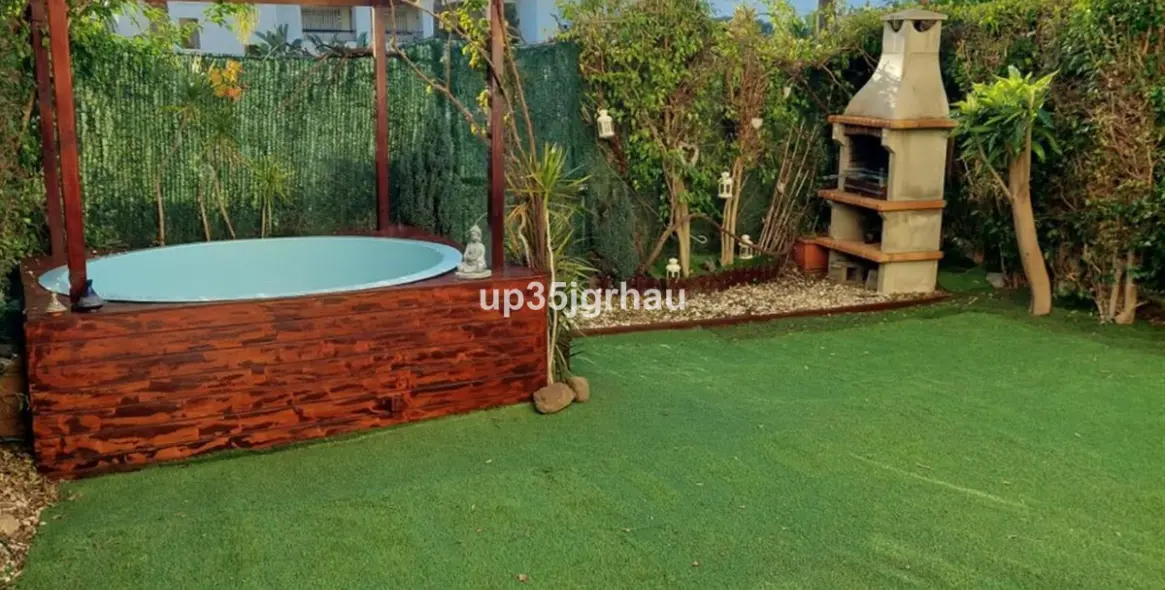 Sale of ground floor apartment in Estepona 14