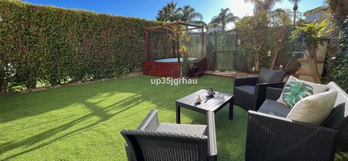 Sale of ground floor apartment in Estepona 0