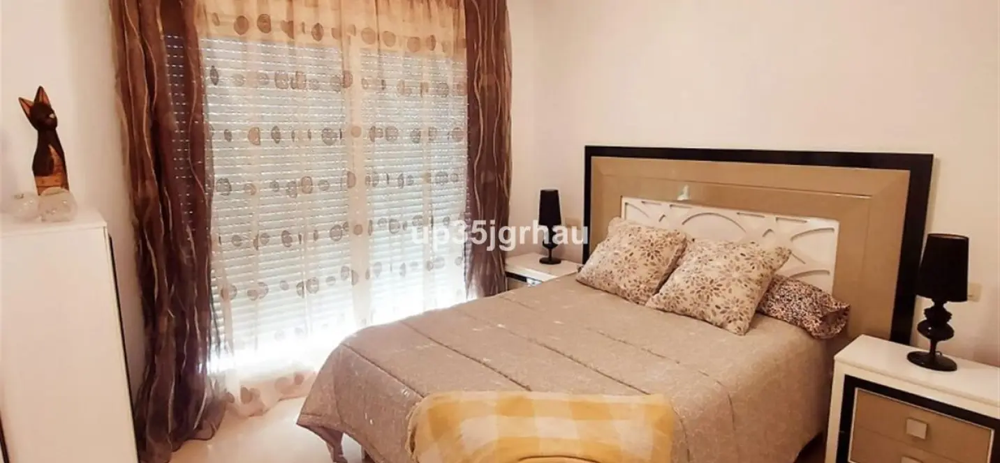 Sale of ground floor apartment in Estepona 2