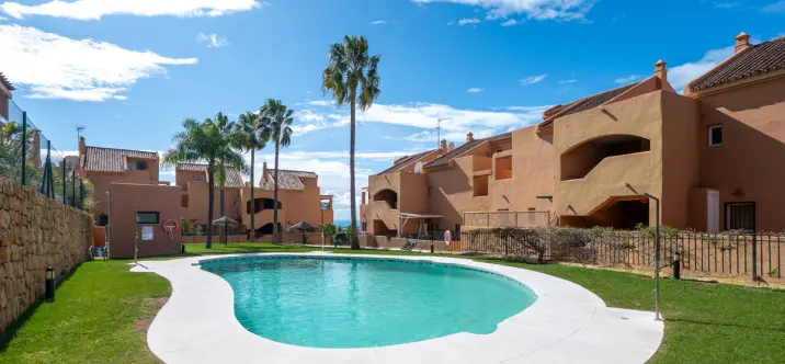 Venta de apartamento en planta media en Elviria 0