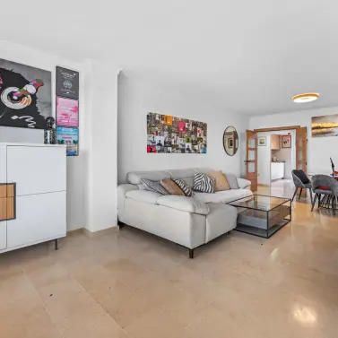 Venta de apartamento en planta media en Elviria