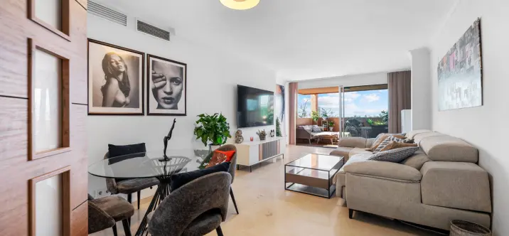 Venta de apartamento en planta media en Elviria 3