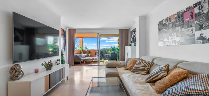 Venta de apartamento en planta media en Elviria 4