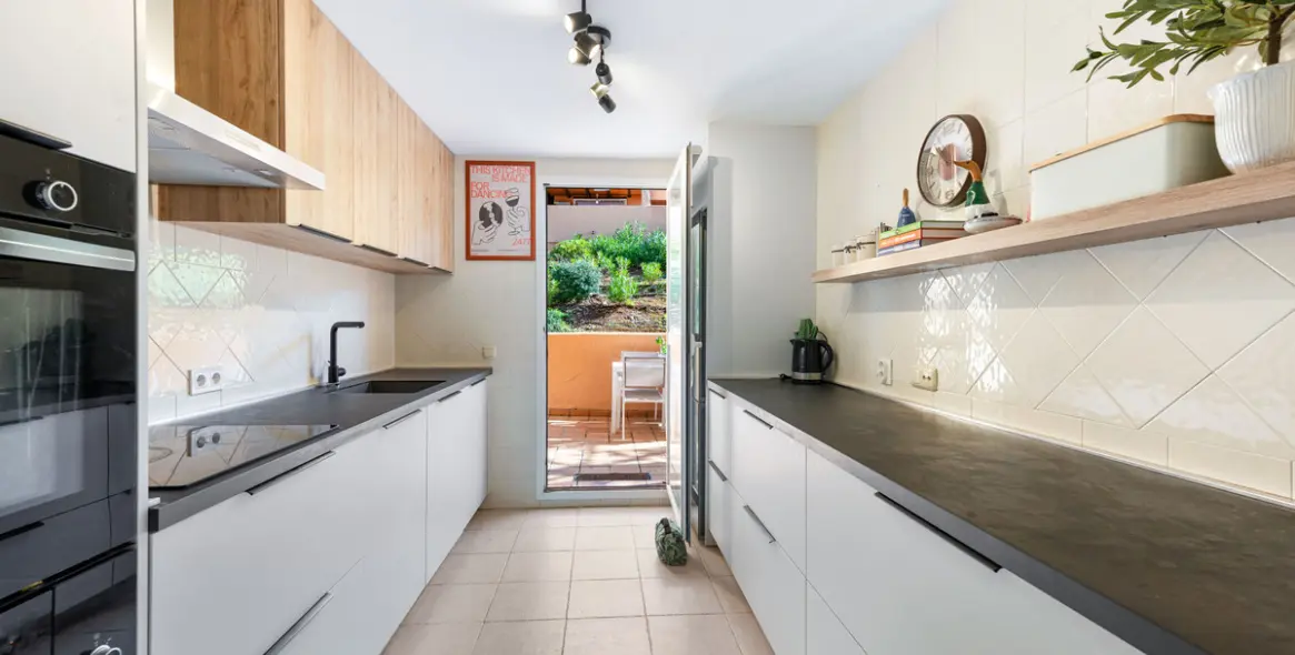 Продажа апартаментов на среднем этаже в Elviria 8