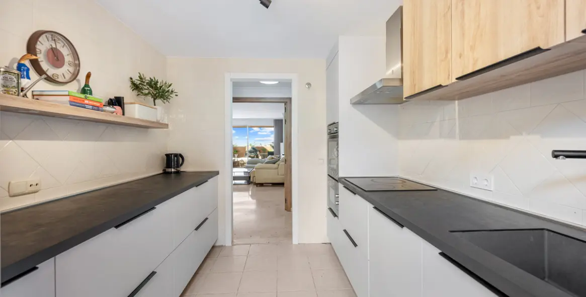 Продажа апартаментов на среднем этаже в Elviria 10