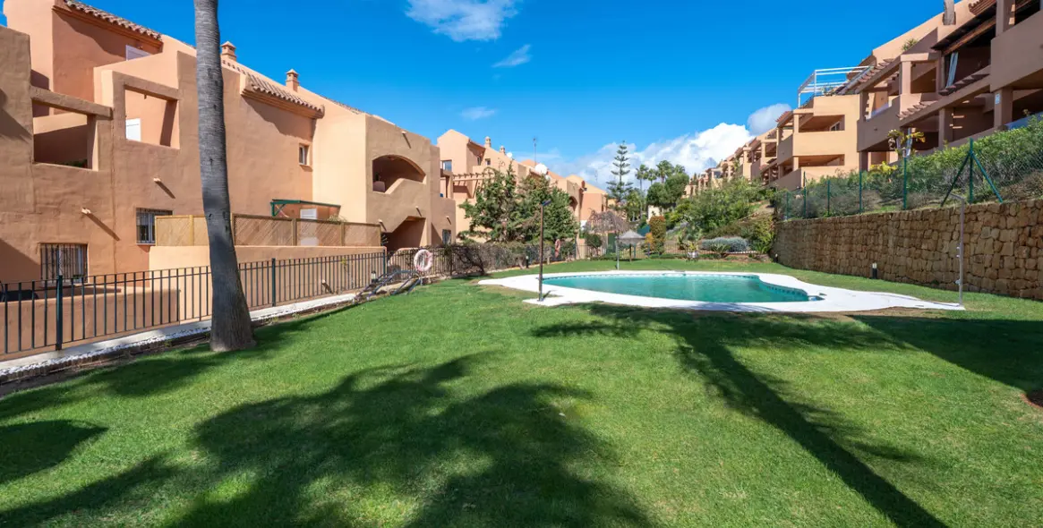 Продажа апартаментов на среднем этаже в Elviria 34