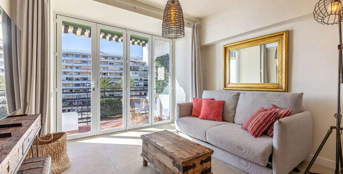 Sale of middle floor apartment in Marbella 3