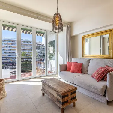 Sale of middle floor apartment in Marbella