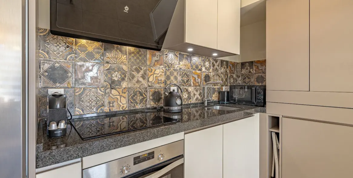 Sale of middle floor apartment in Marbella 10