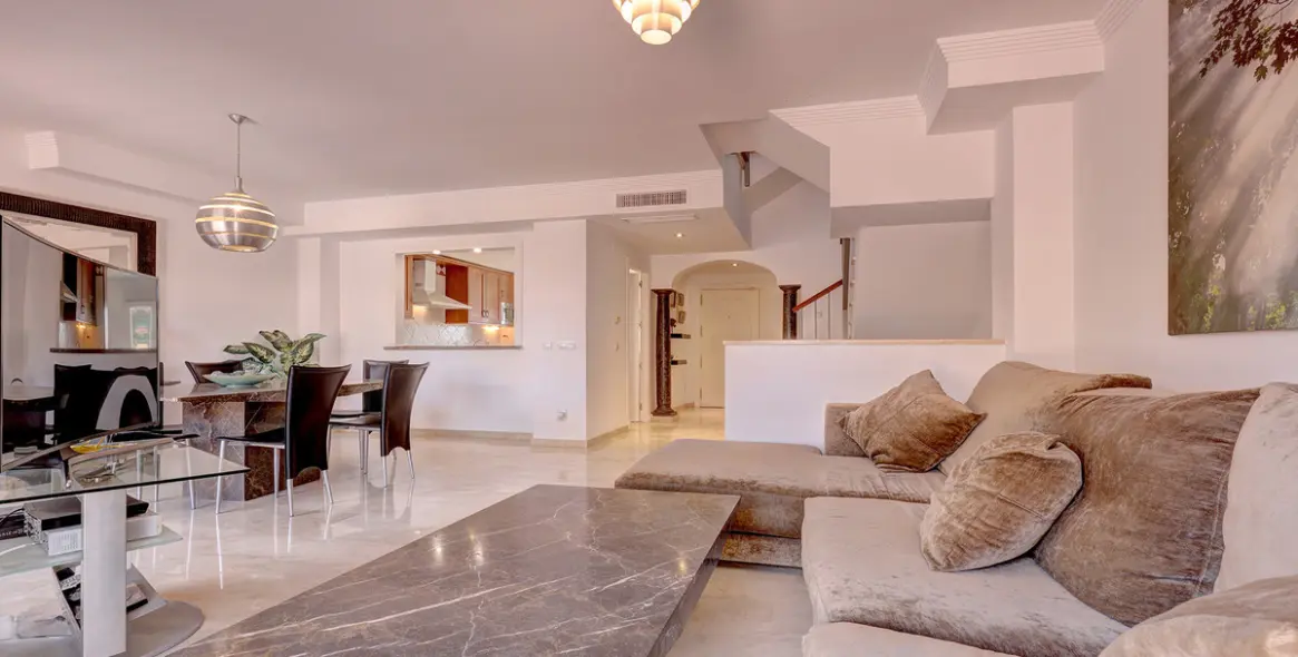 Sale of townhouse in La Duquesa 2