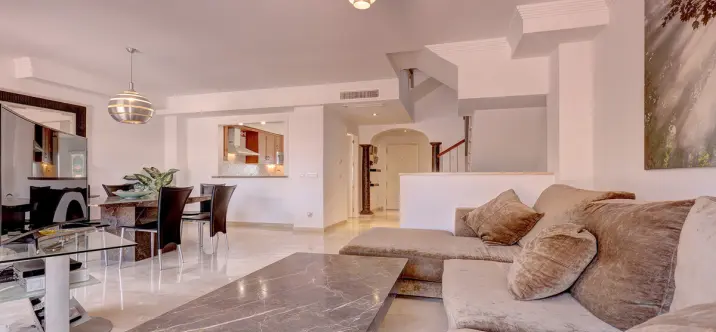 Sale of townhouse in La Duquesa 1