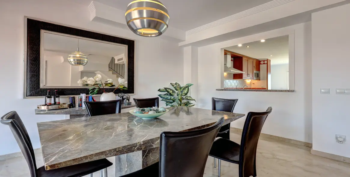 Sale of townhouse in La Duquesa 3