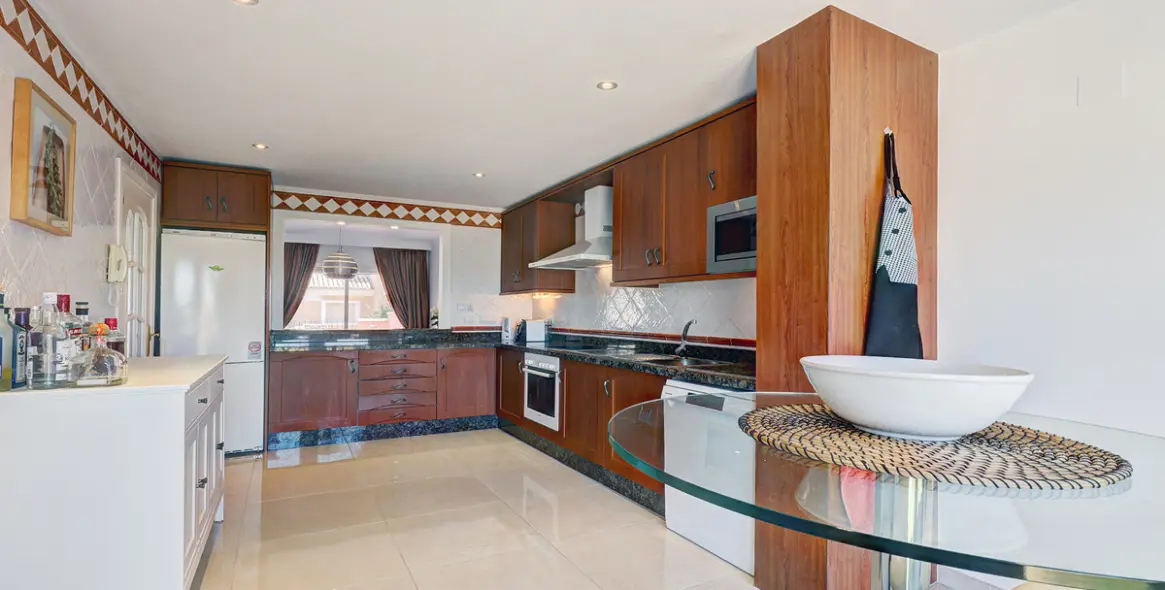 Sale of townhouse in La Duquesa 4