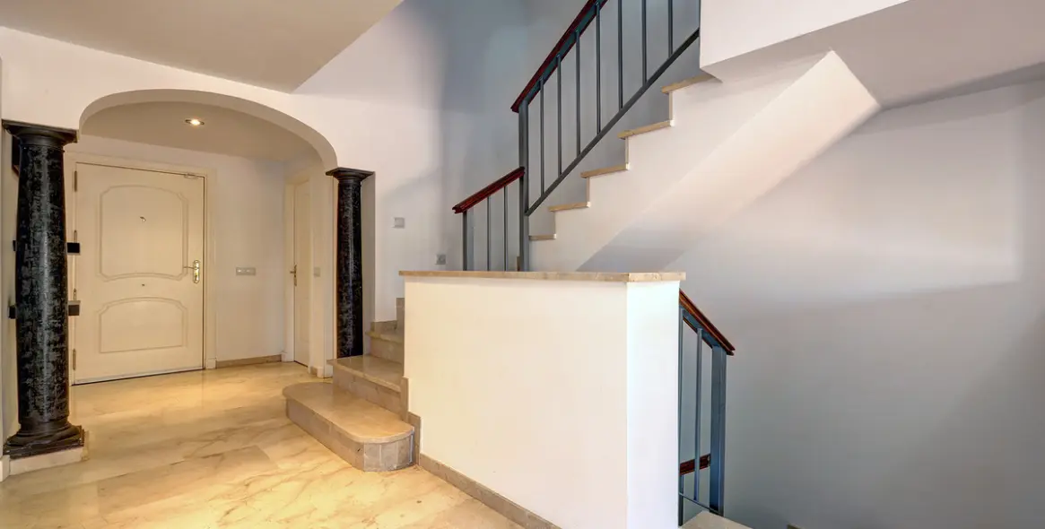 Sale of townhouse in La Duquesa 11