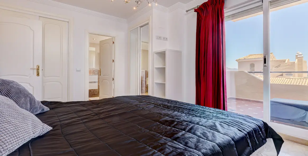 Sale of townhouse in La Duquesa 12