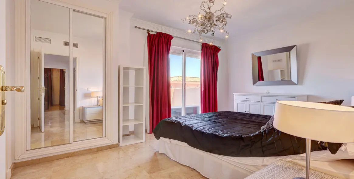 Sale of townhouse in La Duquesa 14