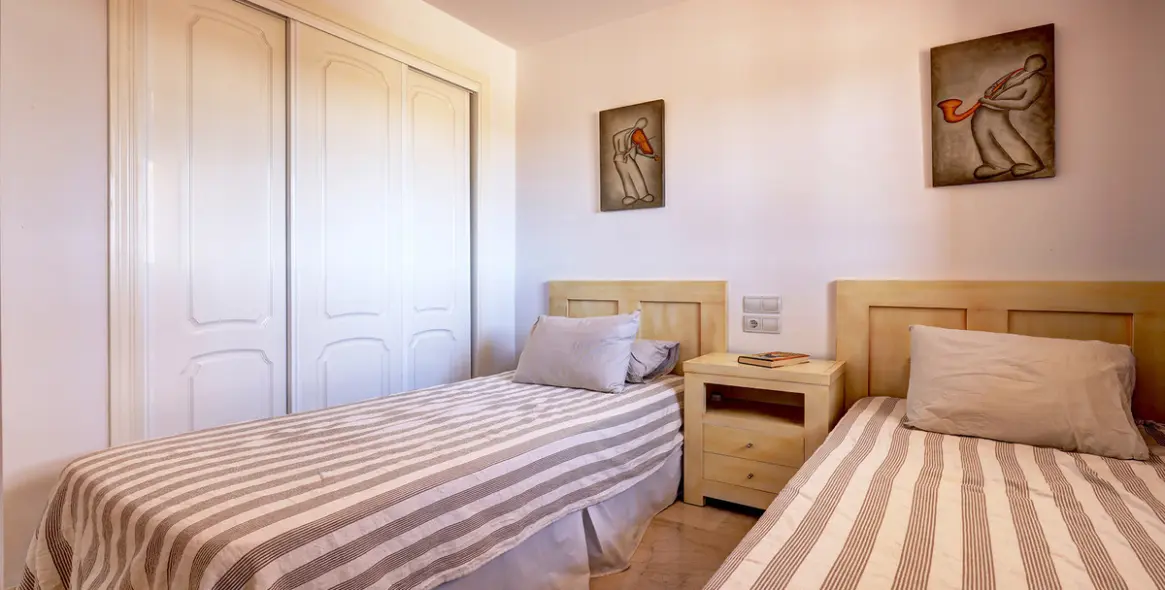 Sale of townhouse in La Duquesa 17