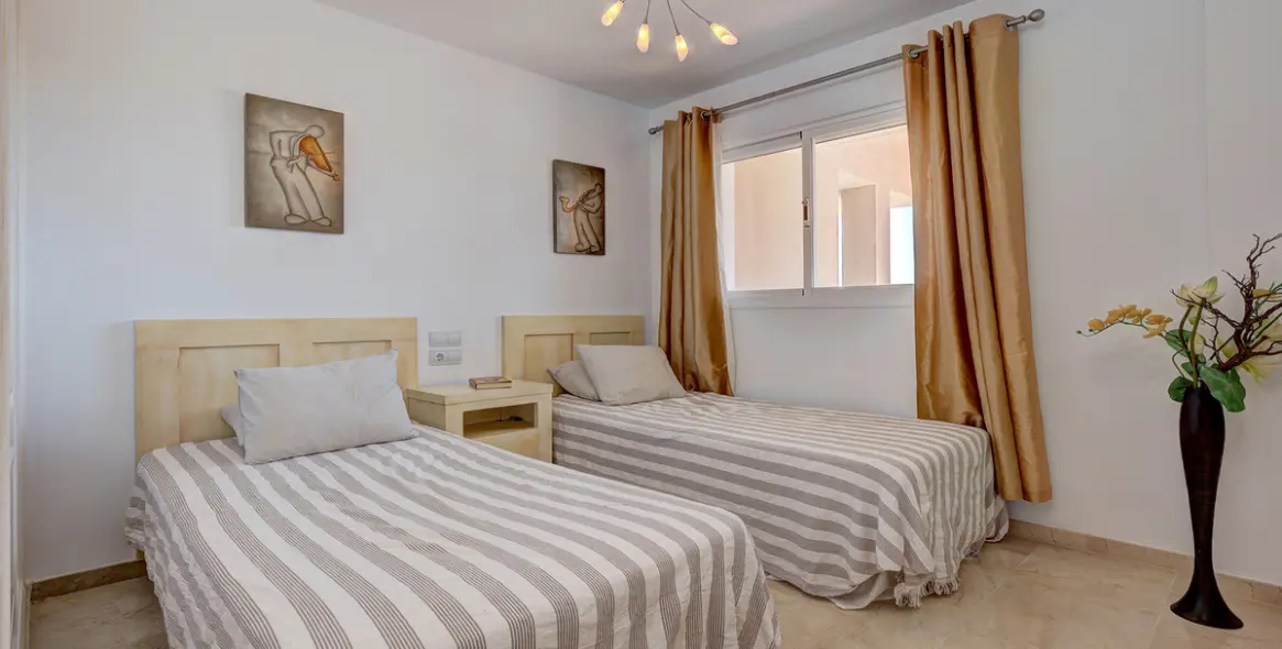 Sale of townhouse in La Duquesa 18