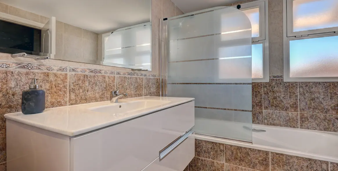 Sale of townhouse in La Duquesa 20