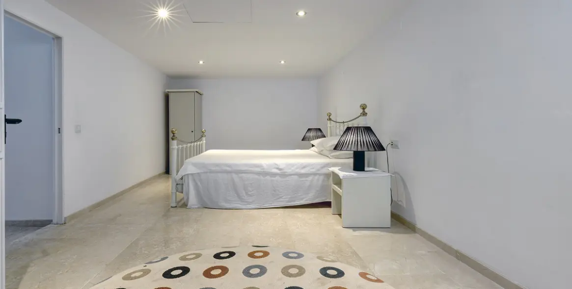 Sale of townhouse in La Duquesa 23