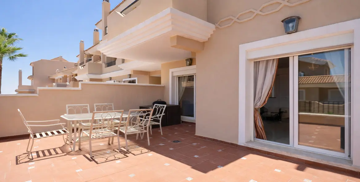 Sale of townhouse in La Duquesa 26