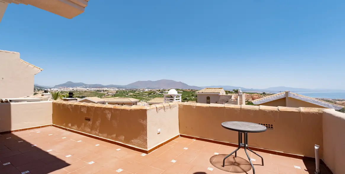 Sale of townhouse in La Duquesa 27