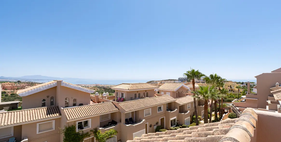 Sale of townhouse in La Duquesa 28