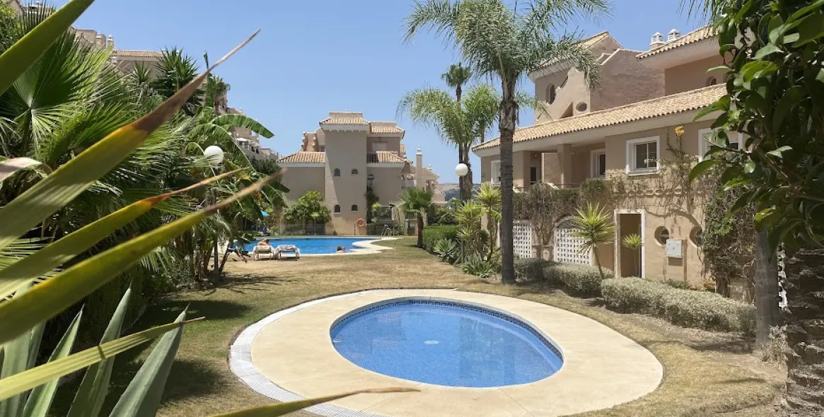 Sale of townhouse in La Duquesa 32