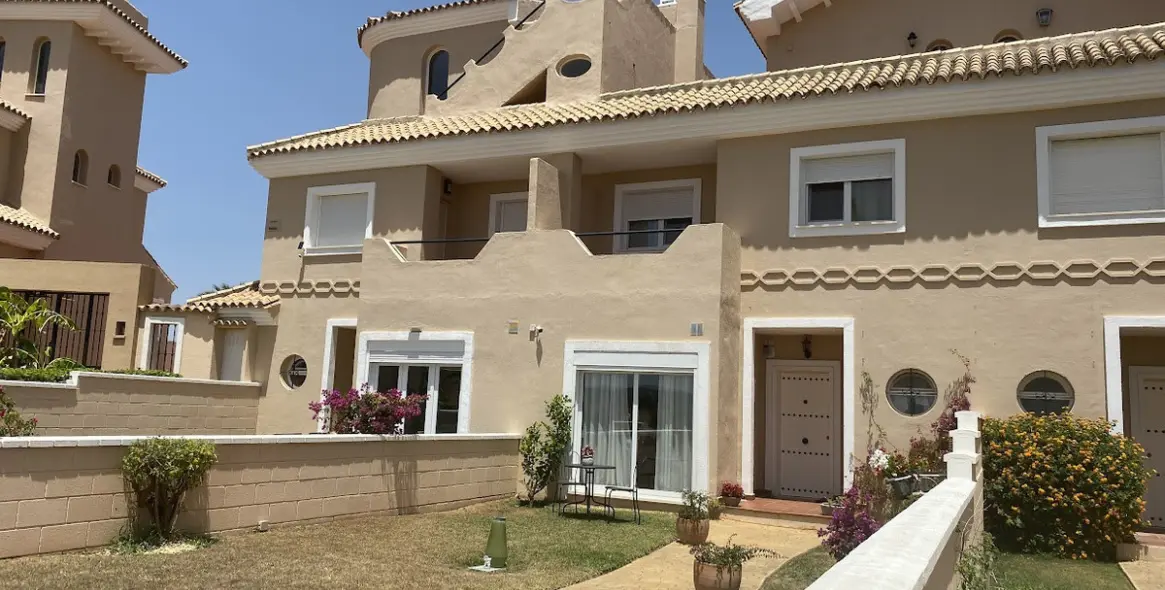 Sale of townhouse in La Duquesa 33