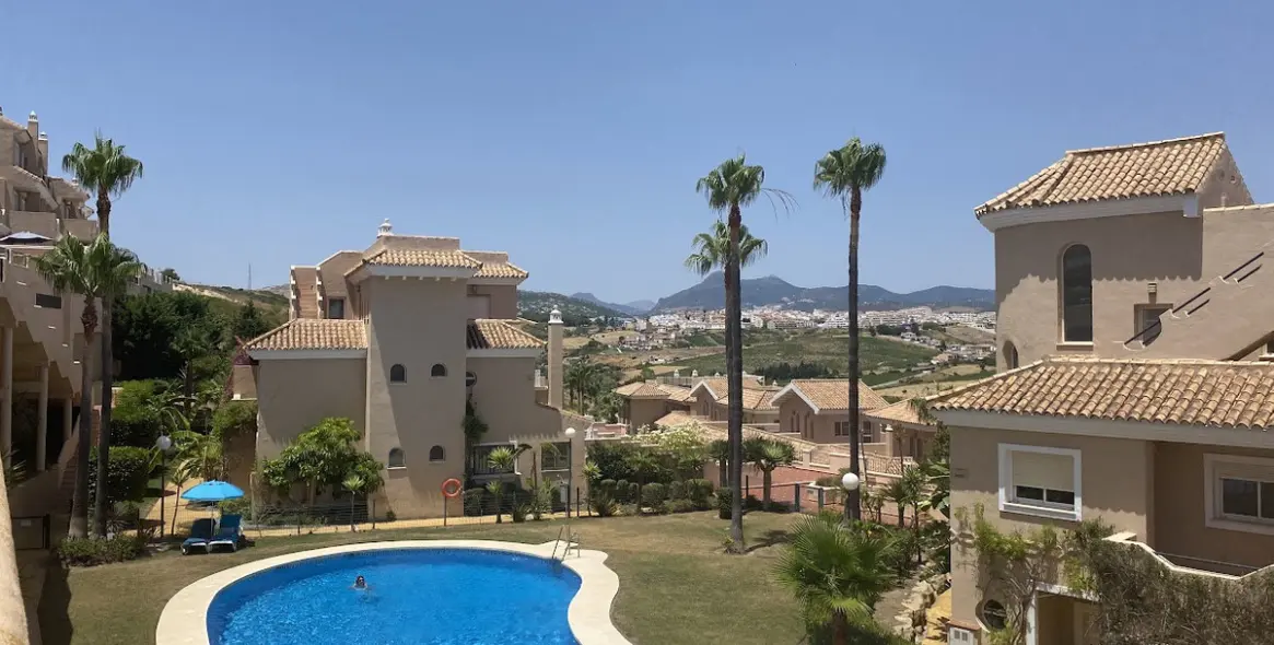 Sale of townhouse in La Duquesa 34
