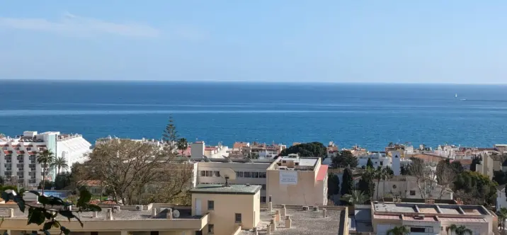 Sale of middle floor apartment in Montemar 2