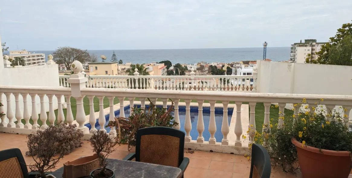 Sale of middle floor apartment in Montemar 6