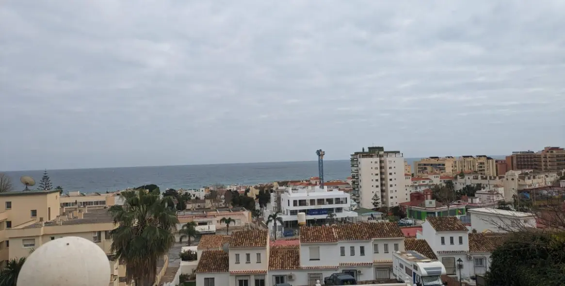 Sale of middle floor apartment in Montemar 7
