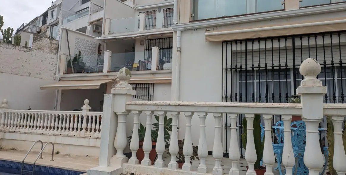 Sale of middle floor apartment in Montemar 11
