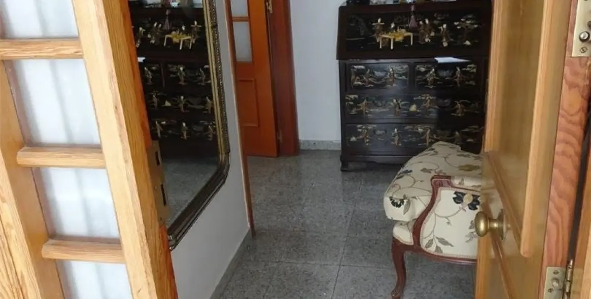 Sale of middle floor apartment in Montemar 22