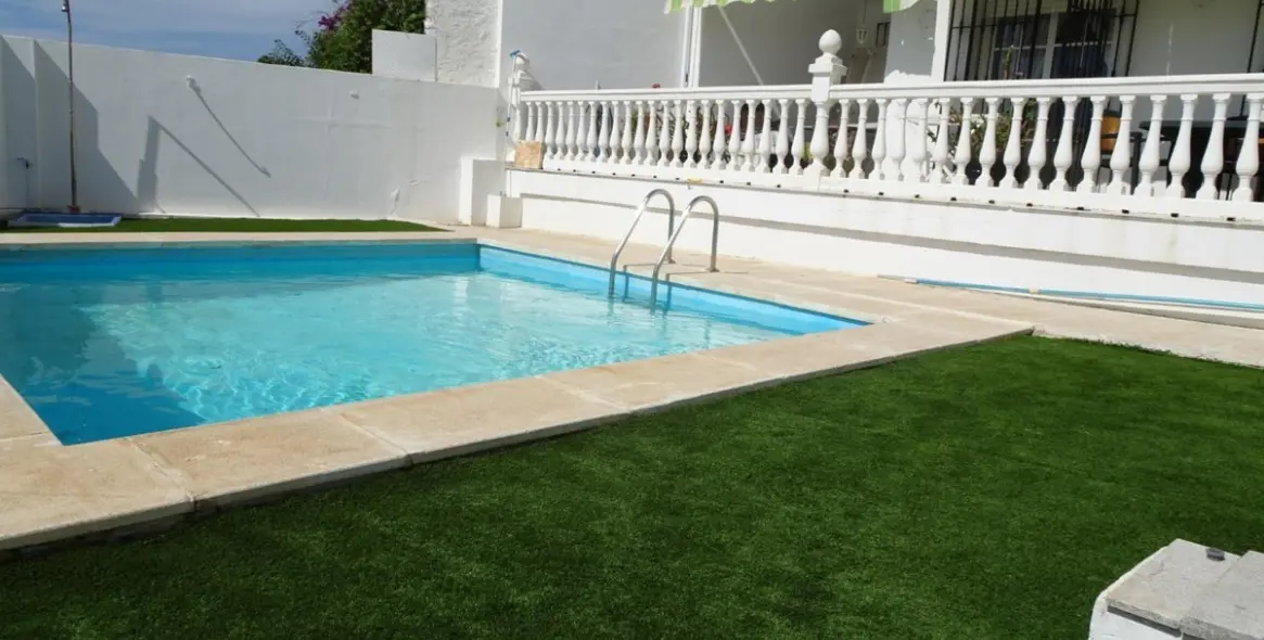 Sale of middle floor apartment in Montemar 23