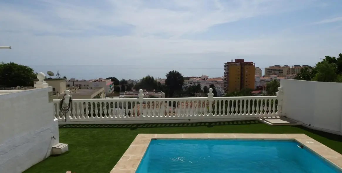 Sale of middle floor apartment in Montemar 24