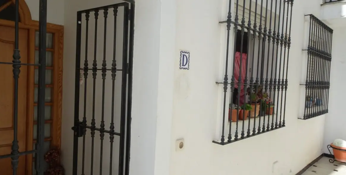 Sale of middle floor apartment in Montemar 26