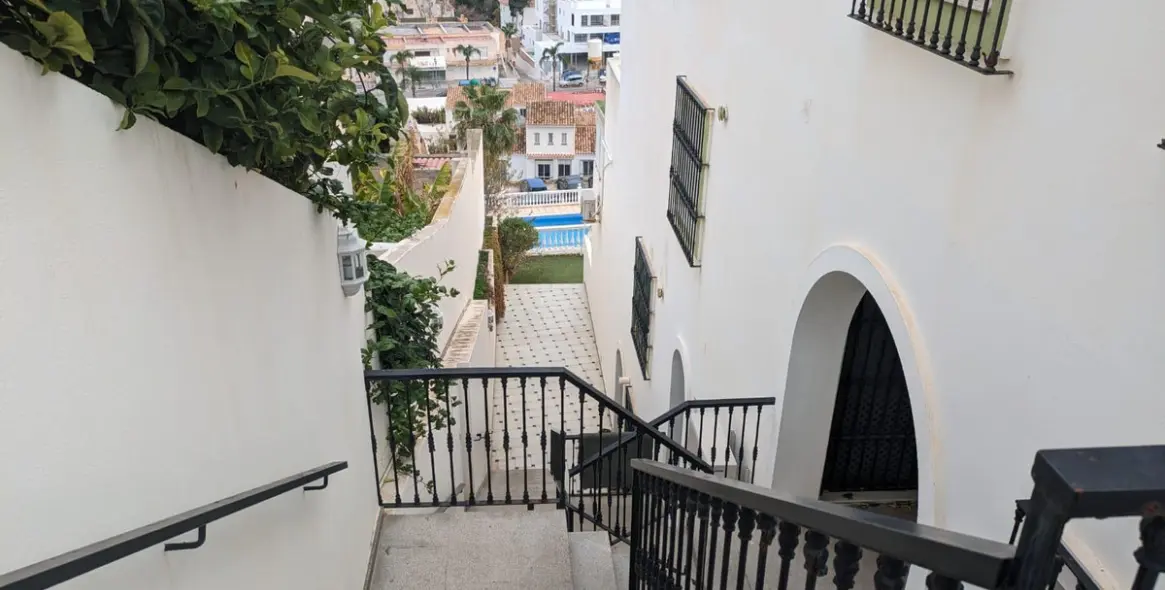 Sale of middle floor apartment in Montemar 28