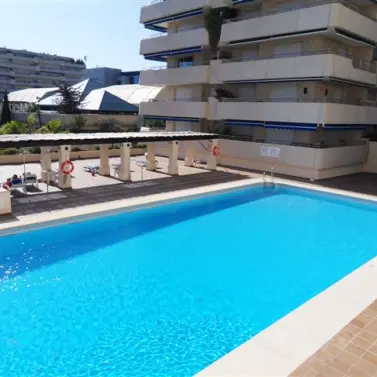 Sale of middle floor apartment in Puerto Banús