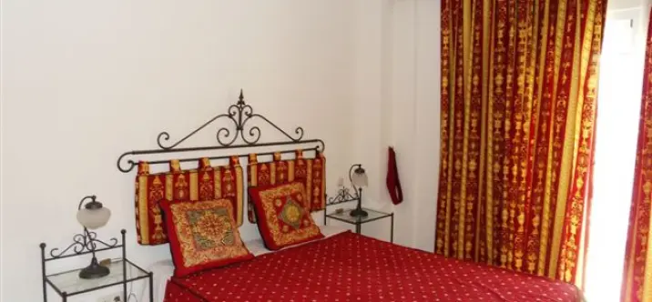 Sale of middle floor apartment in Puerto Banús 2