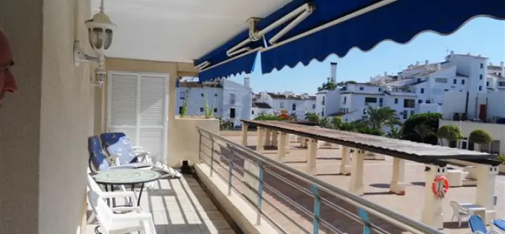 Sale of middle floor apartment in Puerto Banús 3