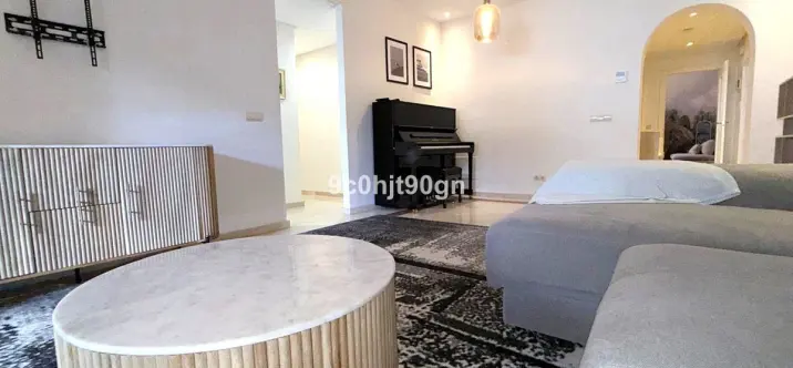 Sale of middle floor apartment in Elviria 1