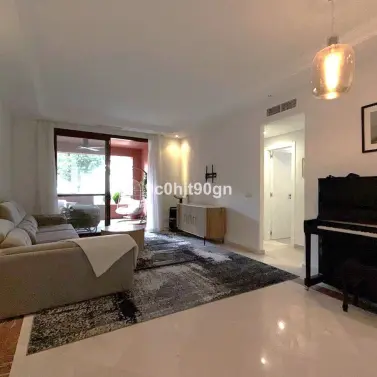 Sale of middle floor apartment in Elviria