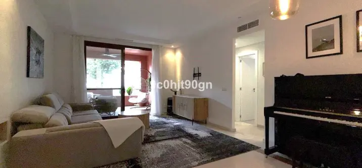 Sale of middle floor apartment in Elviria 2