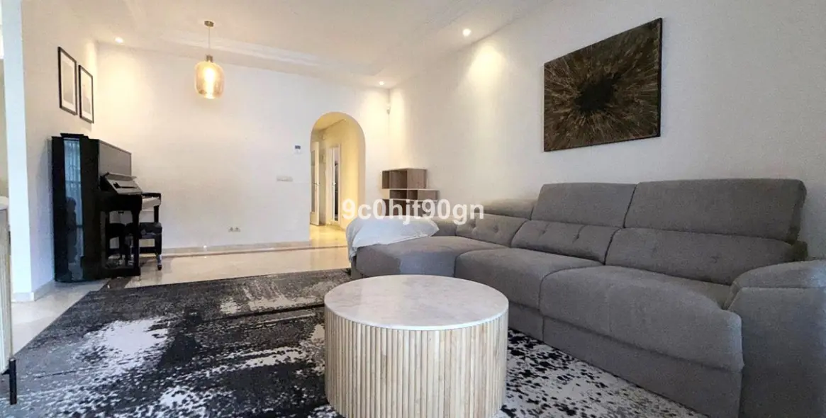 Venta de apartamento en planta media en Elviria 4