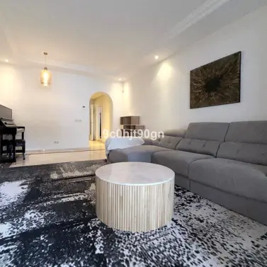 Sale of middle floor apartment in Elviria